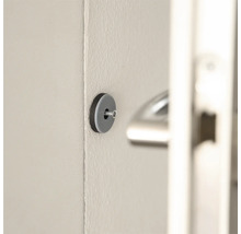 Grå dörrstopp monterad på väggen