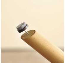 Glidskydd i filt för montering på ett möbelben