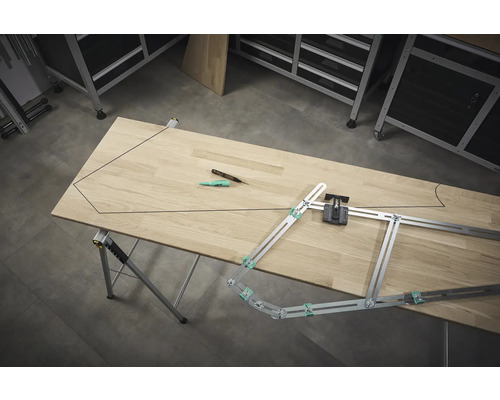 Arbetsbänk med träsnitt, penna och vinkelöverföring