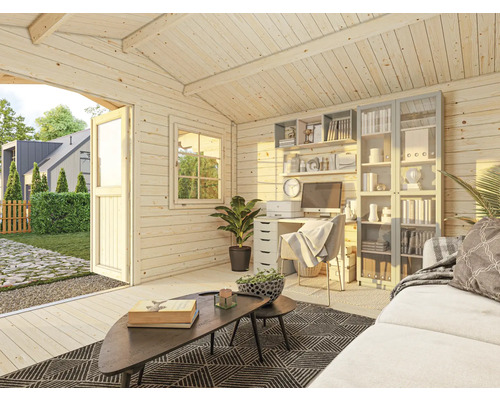Interiör av ett trädgårdshus med kontorsmöbler och vardagsrum