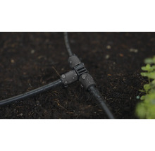 T-koppling för bevattningssystem på mörk jord