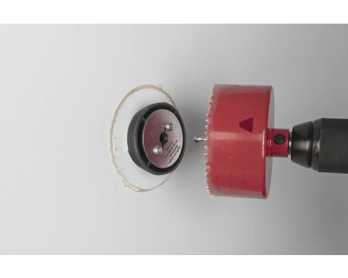 Dosborr borrar hål i väggen