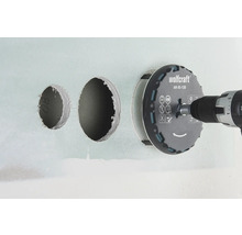 Wolfcraft hålsåg med borr som borrar hål i en vägg.