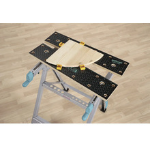 Wolfcraft Master 200 arbetsbänk med träbit och spännbackar.