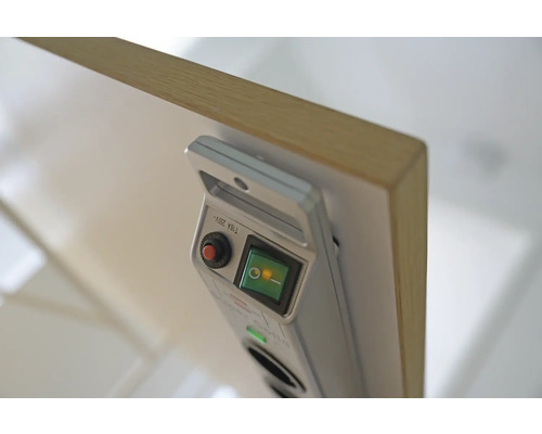 Grenuttag med strömbrytare monterad på bordsskiva