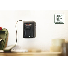 Bosch Logo. Väggmonteringssymbol. Bosch 18 volts batteriladdare på väggen