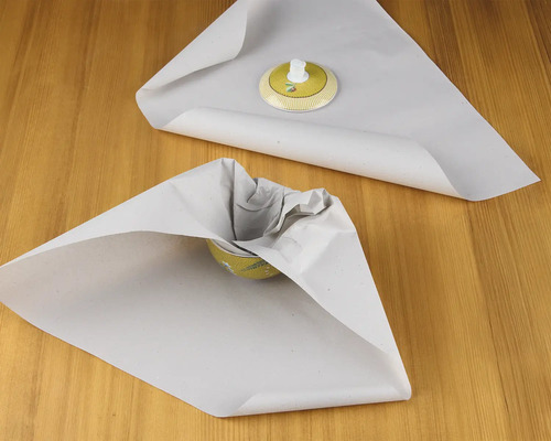 Två skålar förpackade i papper