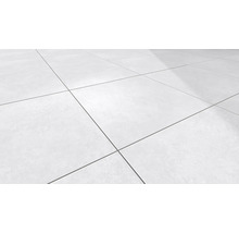 Golv med kvadratiska plattor och fogar