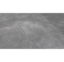 Klinkergolv med kvadratiska, graa plattor