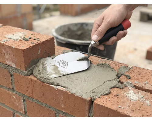 Mureri: Tegel fogas med murbruk och murslev.