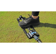 Trädgårdsspridare med fot för enkel positionering