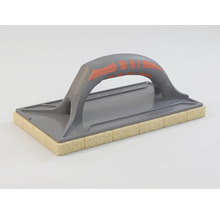 Svampplatta med grått ergonomiskt handtag och gul rutmönstrad svamp för plattsättning.