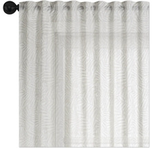 Transparent gardin med bladmönster på en svart gardinstång.