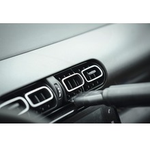 Rengöring av bilventilation med dammsugarmunstycke