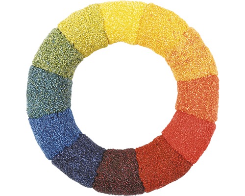 Dekorativ ring med färgade frigolitkulor