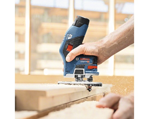 Bosch logotyp. Handöverfräs bearbetar trä.