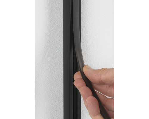 Installation av kabelskyddslist på en vägg