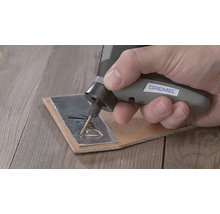 Dremel multifunktionsverktyg graverar på metall