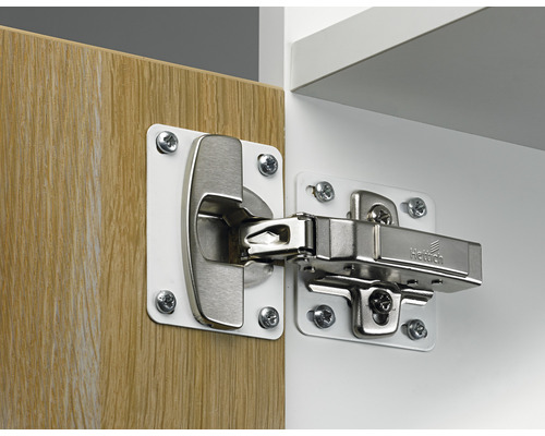 Hettich logotyp gångjärn fäst på en möbeldörr