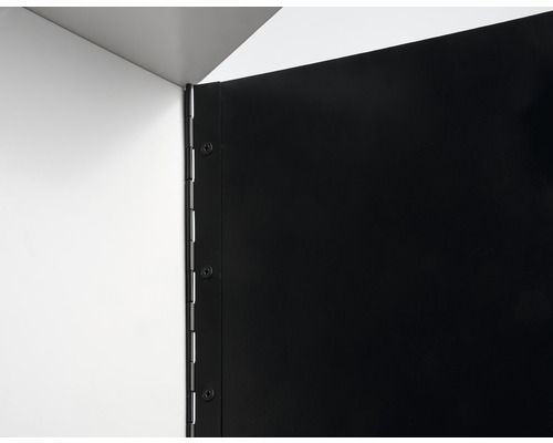 Detaljbild av en hörnanslutning med gångjärn mellan två paneler