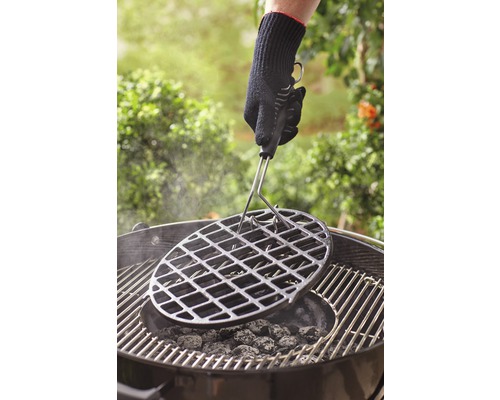 Grill med grillkol, grillgallerlyftare och grillhandske