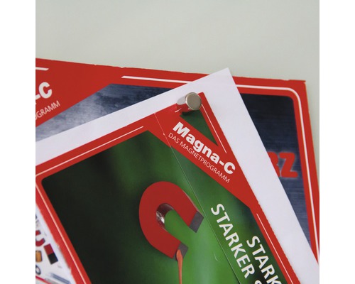 Magneter håller produktinformation på plats