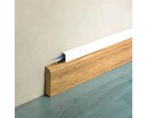 Installation av golvsockel med kabelkanal för kabeldragning