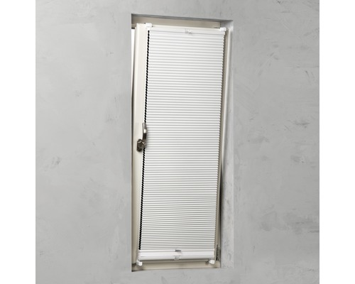 Plisségardin på fönster för ljusreglering