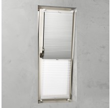 Plisségardiner på fönstret för ljusreglering och insynsskydd