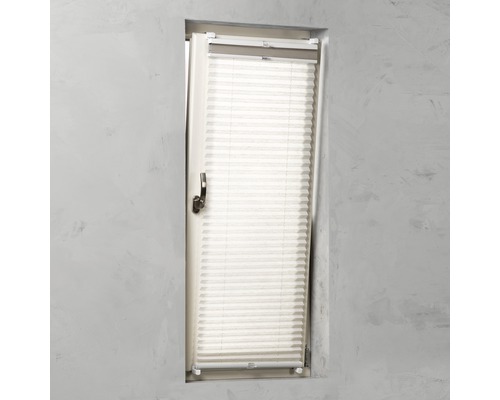 Plisségardin på fönster för ljusreglering