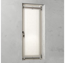 Plisségardin i fönster för ljusreglering och avskildhet