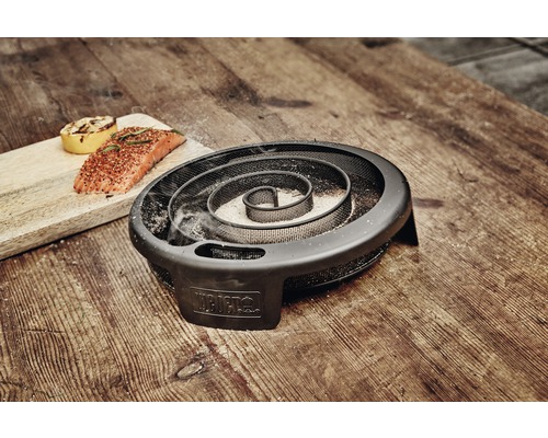 Weber Logo rökgenerator med rökt lax på träplanka