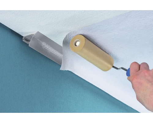 Applicering av glasfiberväv med tryckrulle och tapetserskena