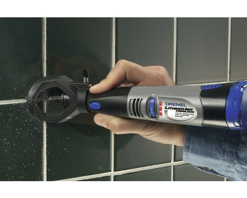 Dremel multiverktyg används för att ta bort fogmassa