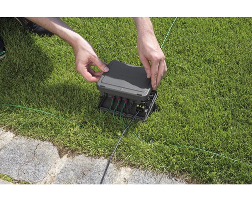 Installation av Gardena ventilbox på en gräsmatta