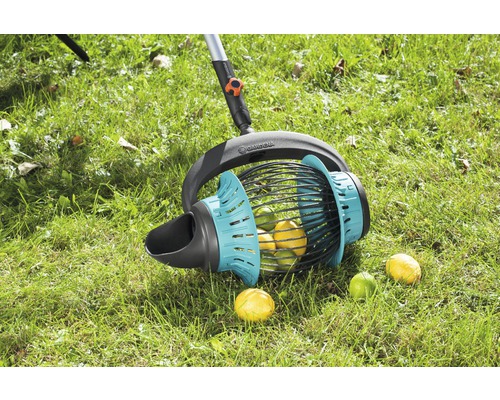 Gardena Fruktplockare med frukt i gräset