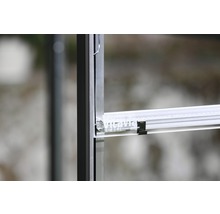 Detalj av växthus med aluminiumram och transparenta element