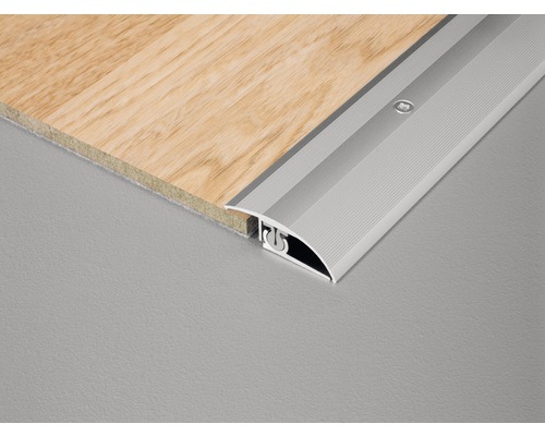 Metallprofilremsa mellan två golvbeläggningar