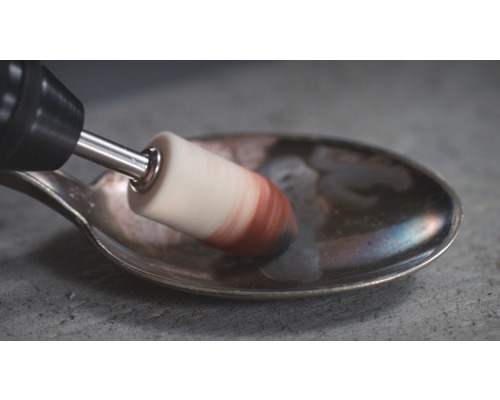 Poleringsverktyg som polerar en silversked