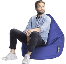 Man sitter på blå sittsäck