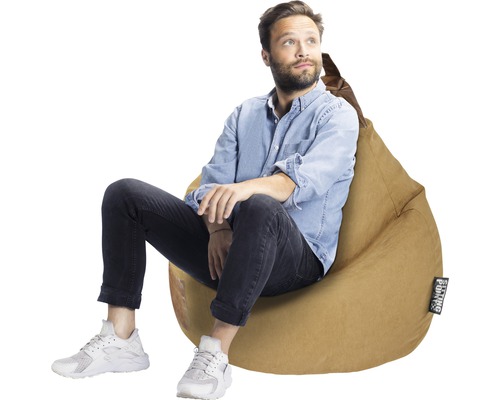 Man sitter på en sittsäck