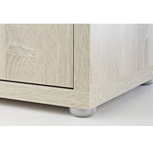 Detaljbild av en möbel med trädekor och fötter