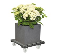 Blomkruka med hortensior på rullbräda