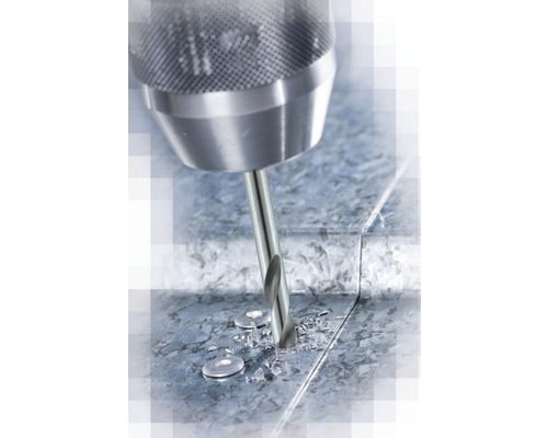 Metallborr borrar genom metall