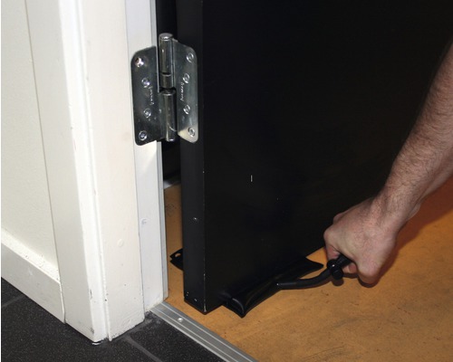 Dörrstopp med handtag för att öppna en dörr