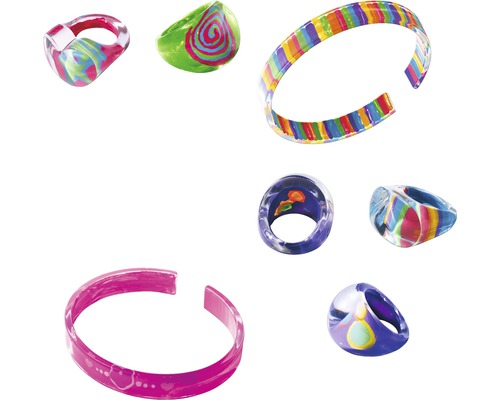 Flera plastringar och armband med olika mönster