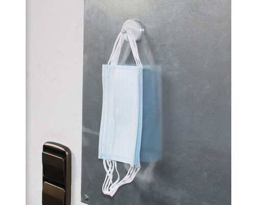 Stapel med ansiktsmasker på magnetisk hållare