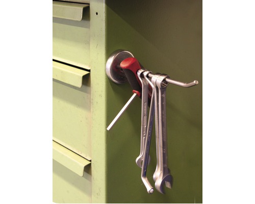 Verktygsvagn med skiftnycklar och insexnyckel på magnetisk hållare