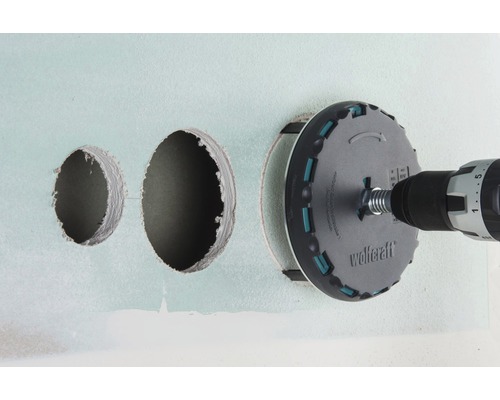 Wolfcraft hålsåg används på en vägg