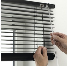 Närbild av en svart persienn med kontroller